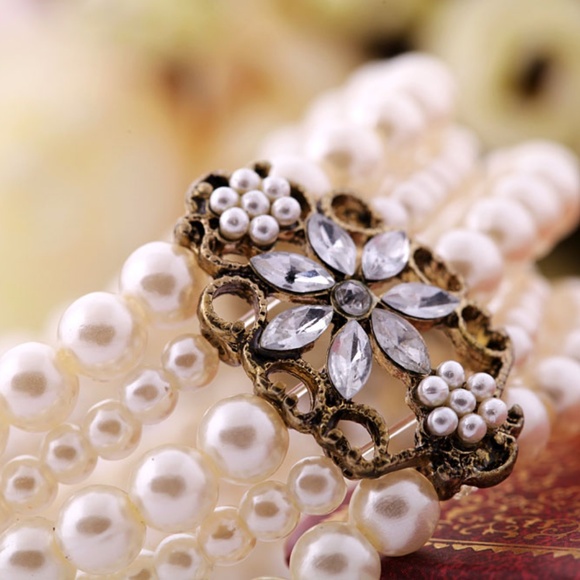 GB5 | Ivory Elastic Vintage Pearl Bracelet - Picture 3 of 4